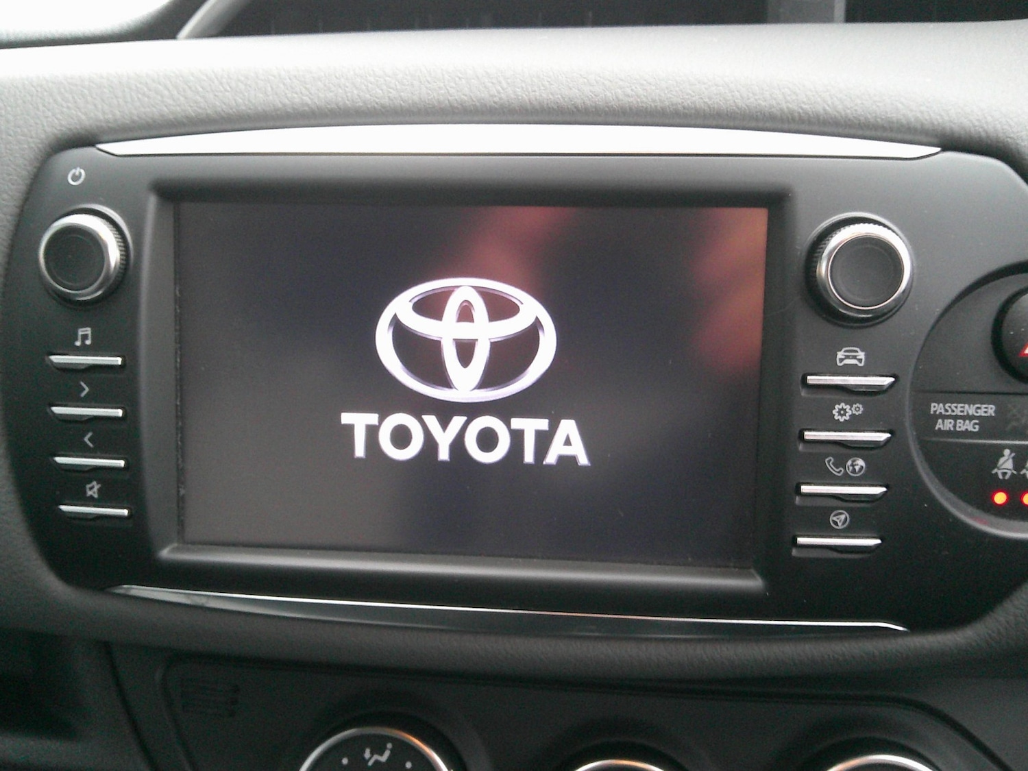 Used Toyota Yaris 2017 for sale - 76911015: Photo 27