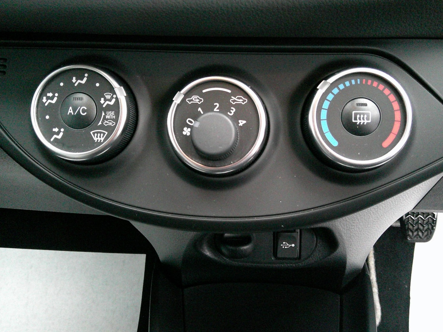 Used Toyota Yaris 2017 for sale - 76911015: Photo 34