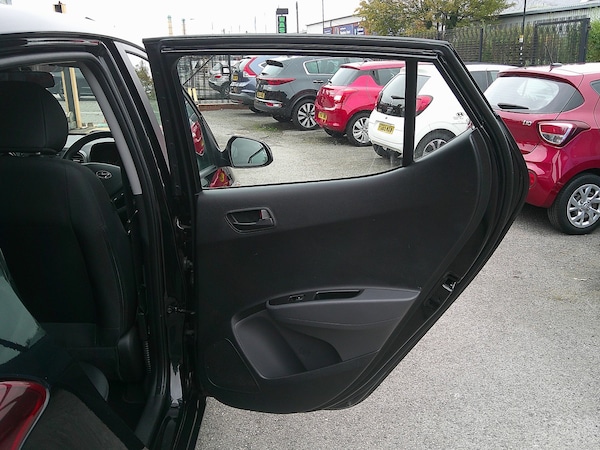 Used Hyundai i10 2017 for sale - 76281374: Photo 18