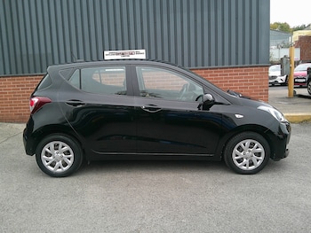 Used Hyundai i10 2017 for sale - 76281374: Photo 2