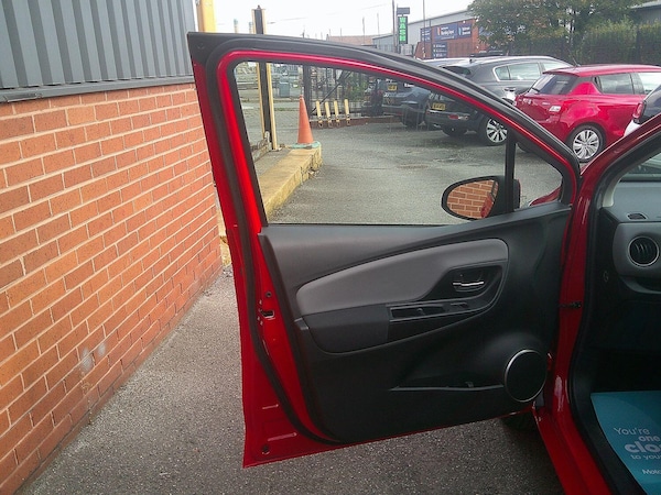 Used Toyota Yaris 2015 for sale - 76107371: Photo 15