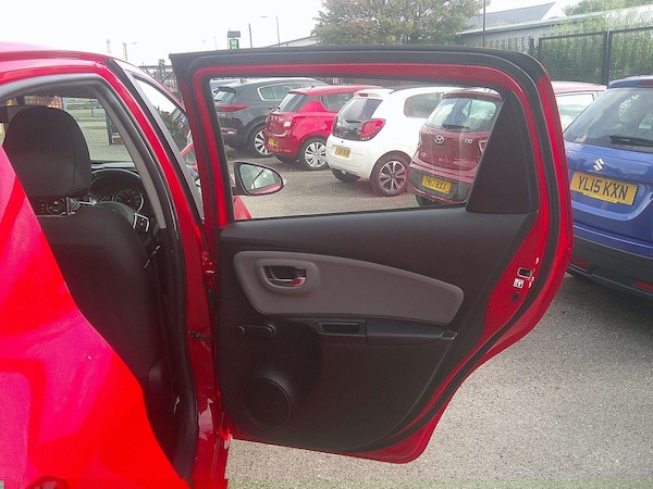 Used Toyota Yaris 2015 for sale - 76107371: Photo 18