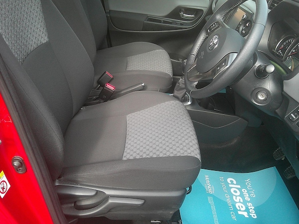 Used Toyota Yaris 2015 for sale - 76107371: Photo 19