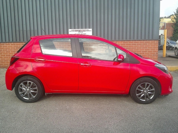 Used Toyota Yaris 2015 for sale - 76107371: Photo 2