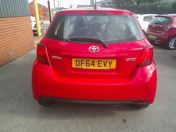 Used Toyota Yaris 2015 for sale - 76107371: Photo