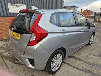 Used Honda Jazz 2017 for sale - 76904654: Photo