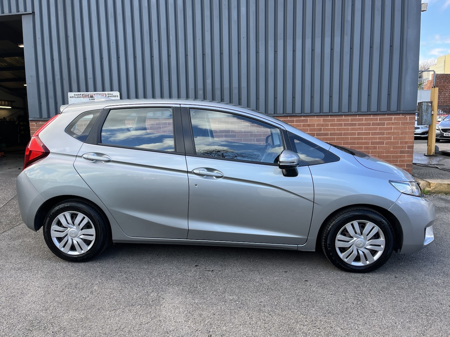 Used Honda Jazz 2017 for sale - 78112115: Photo 2