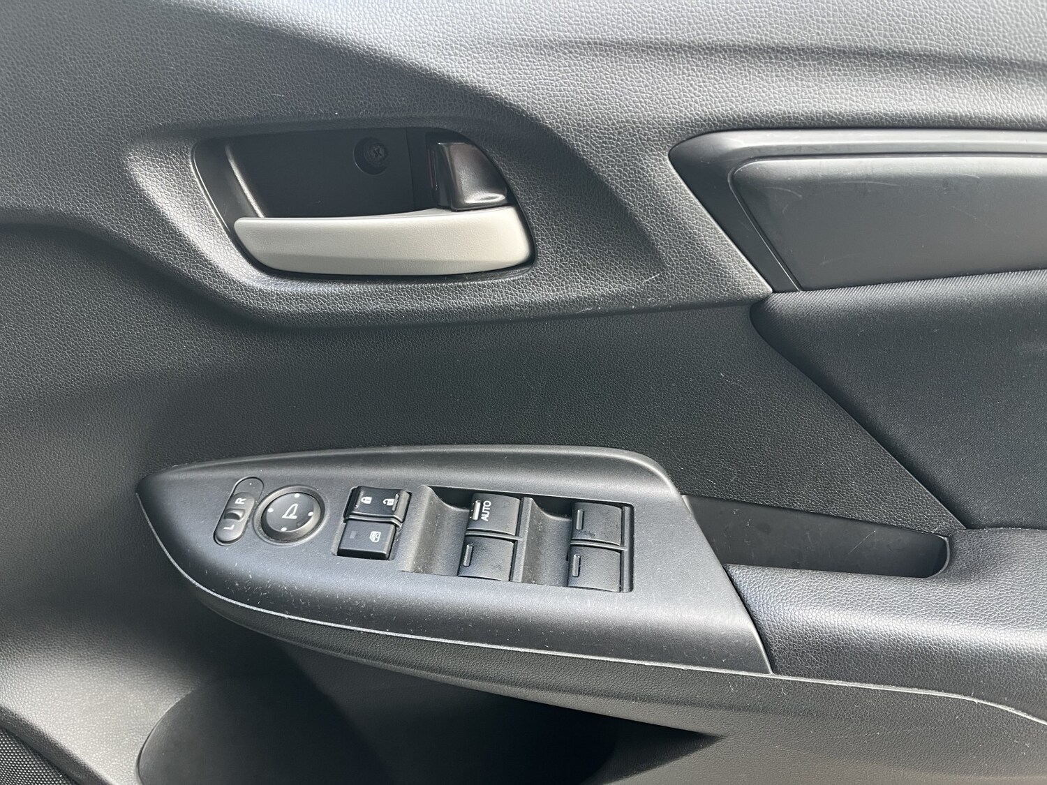 Used Honda Jazz 2017 for sale - 78112115: Photo 37