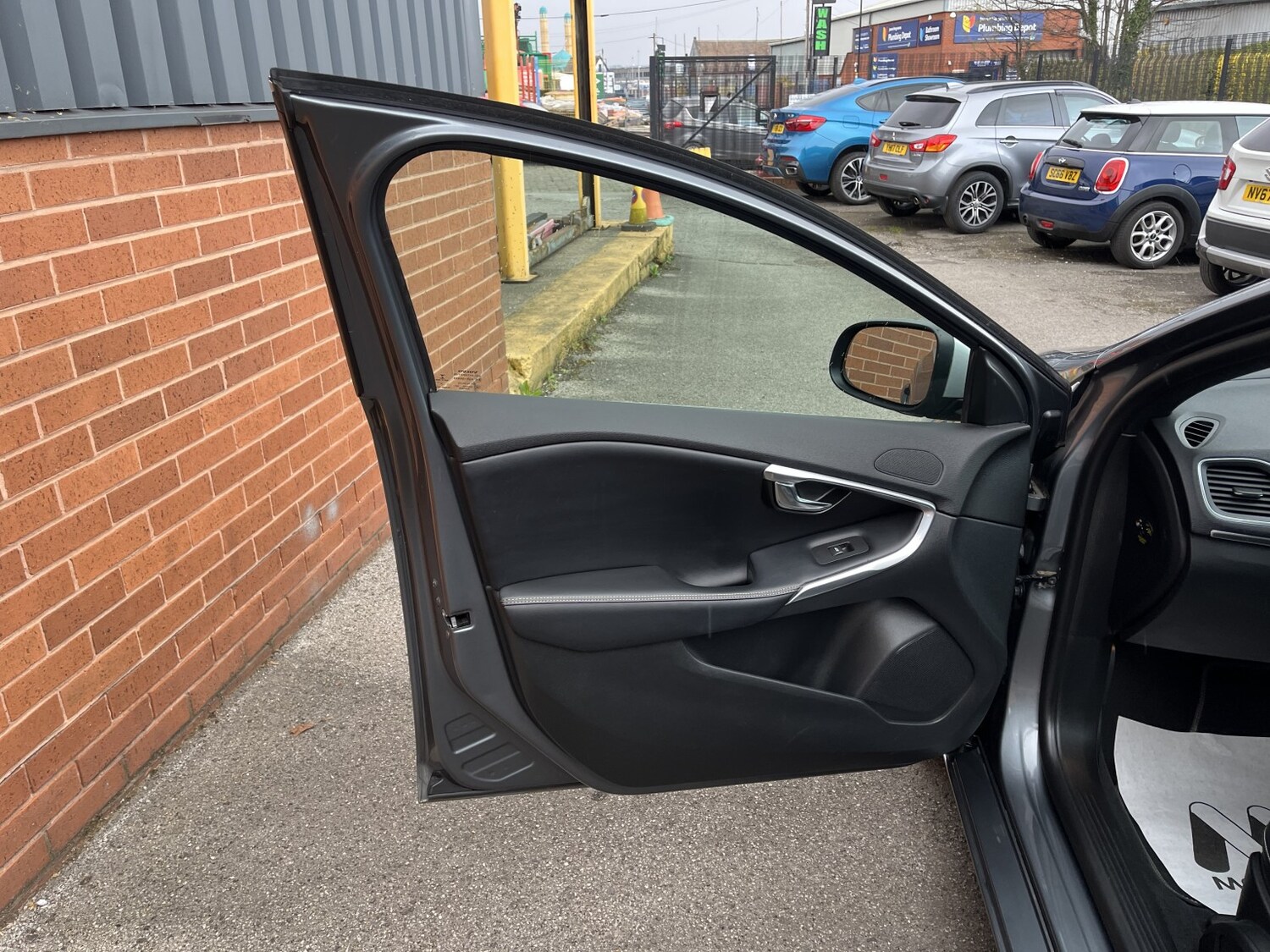 Used Volvo V40 2015 for sale - 78112128: Photo 15