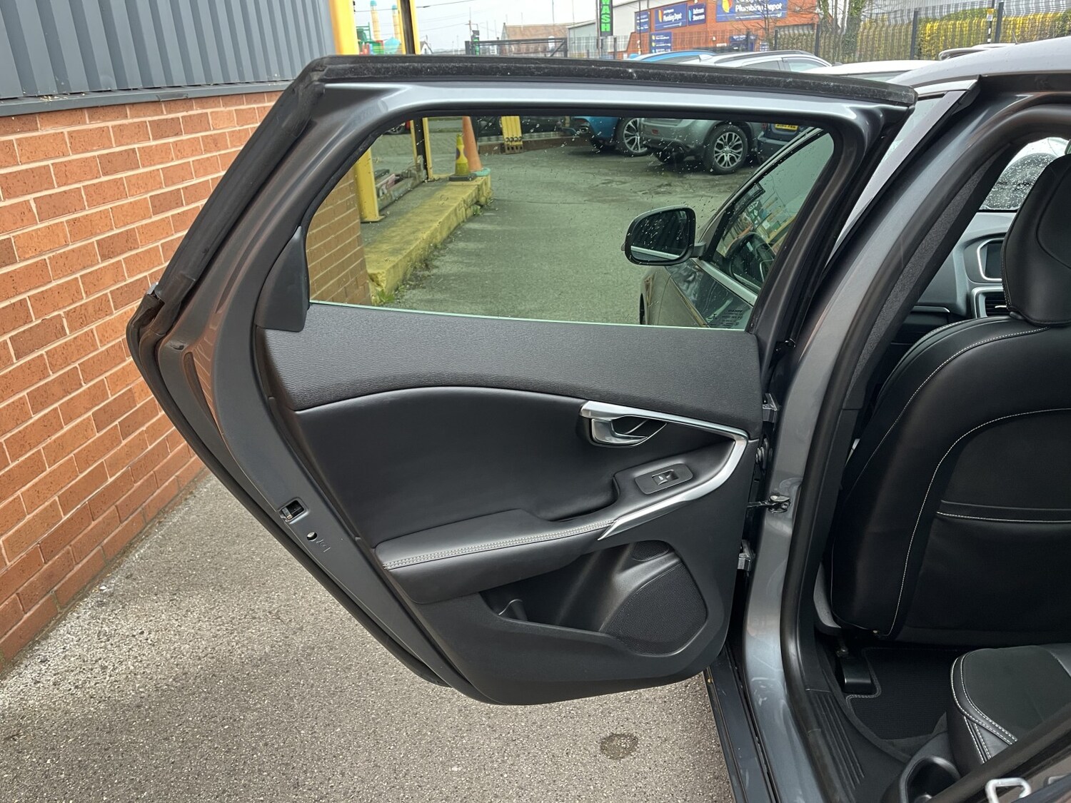 Used Volvo V40 2015 for sale - 78112128: Photo 16