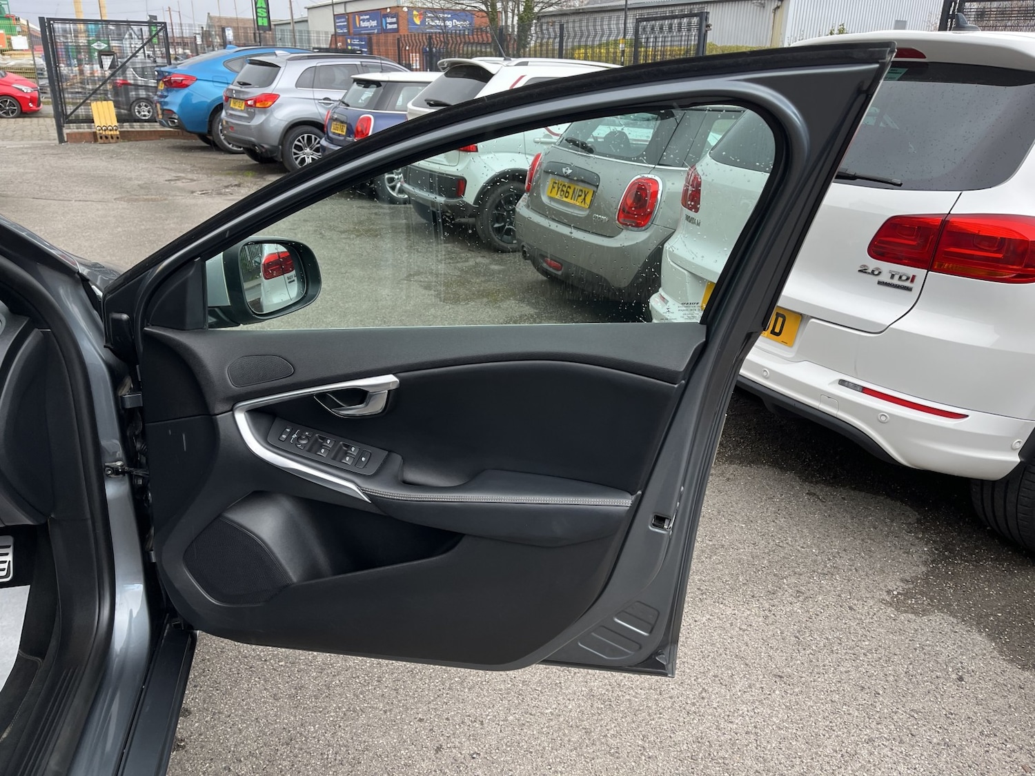 Used Volvo V40 2015 for sale - 78112128: Photo 17