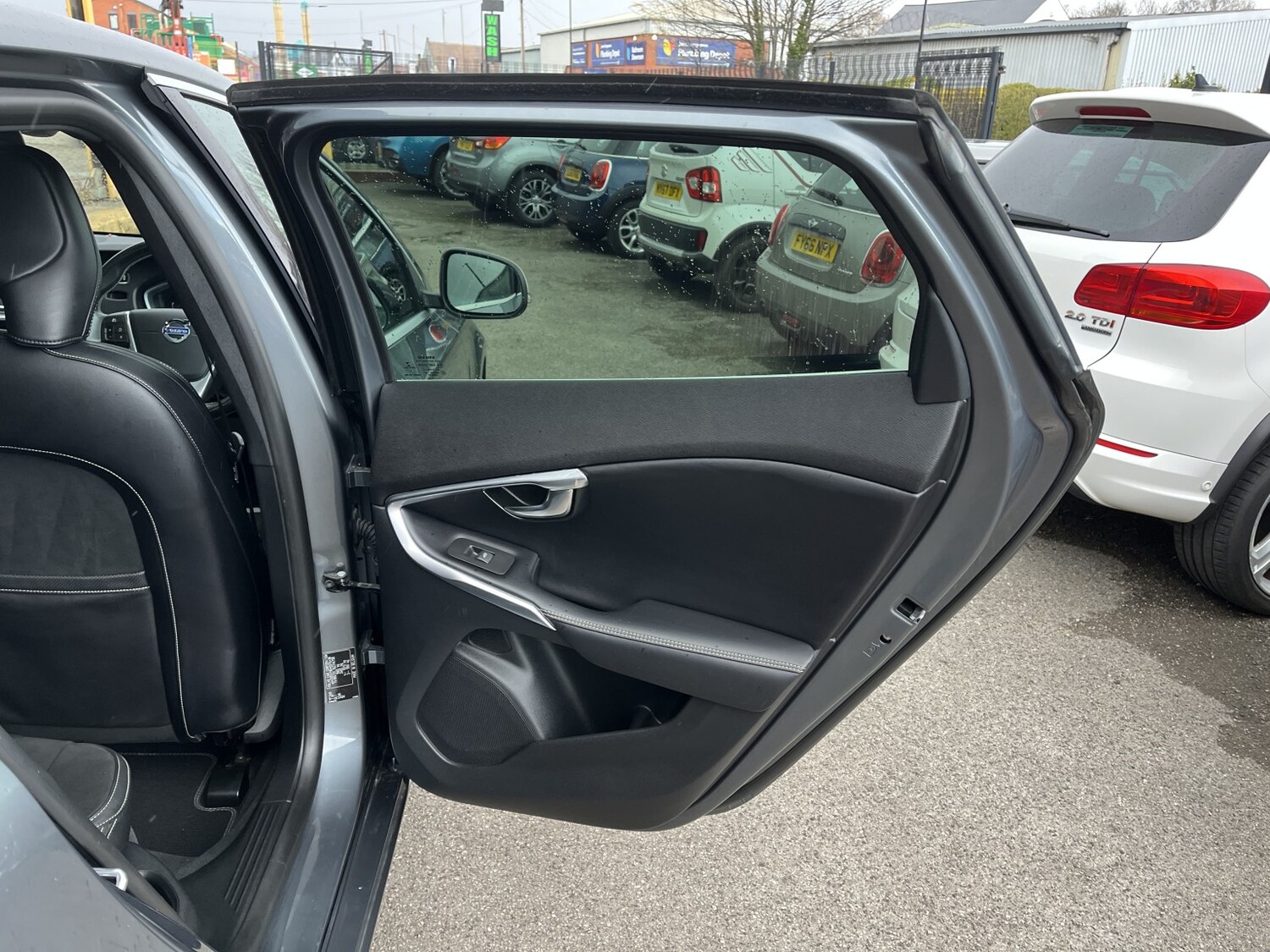 Used Volvo V40 2015 for sale - 78112128: Photo 18