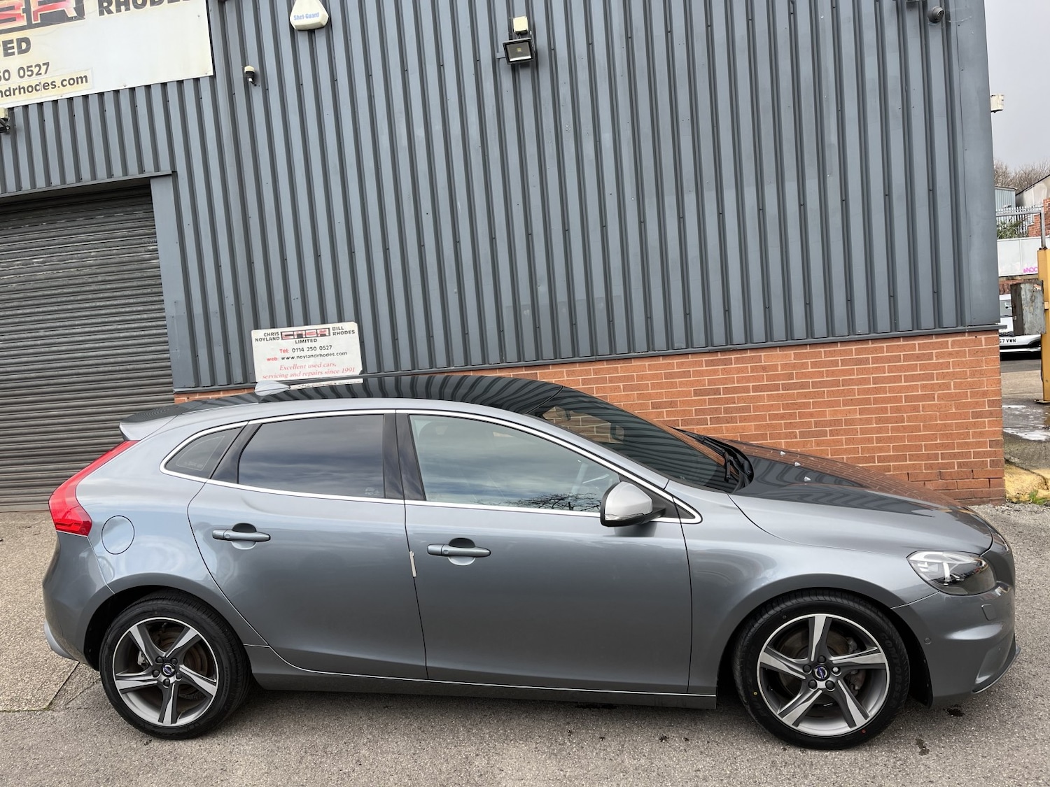 Used Volvo V40 2015 for sale - 78112128: Photo 2