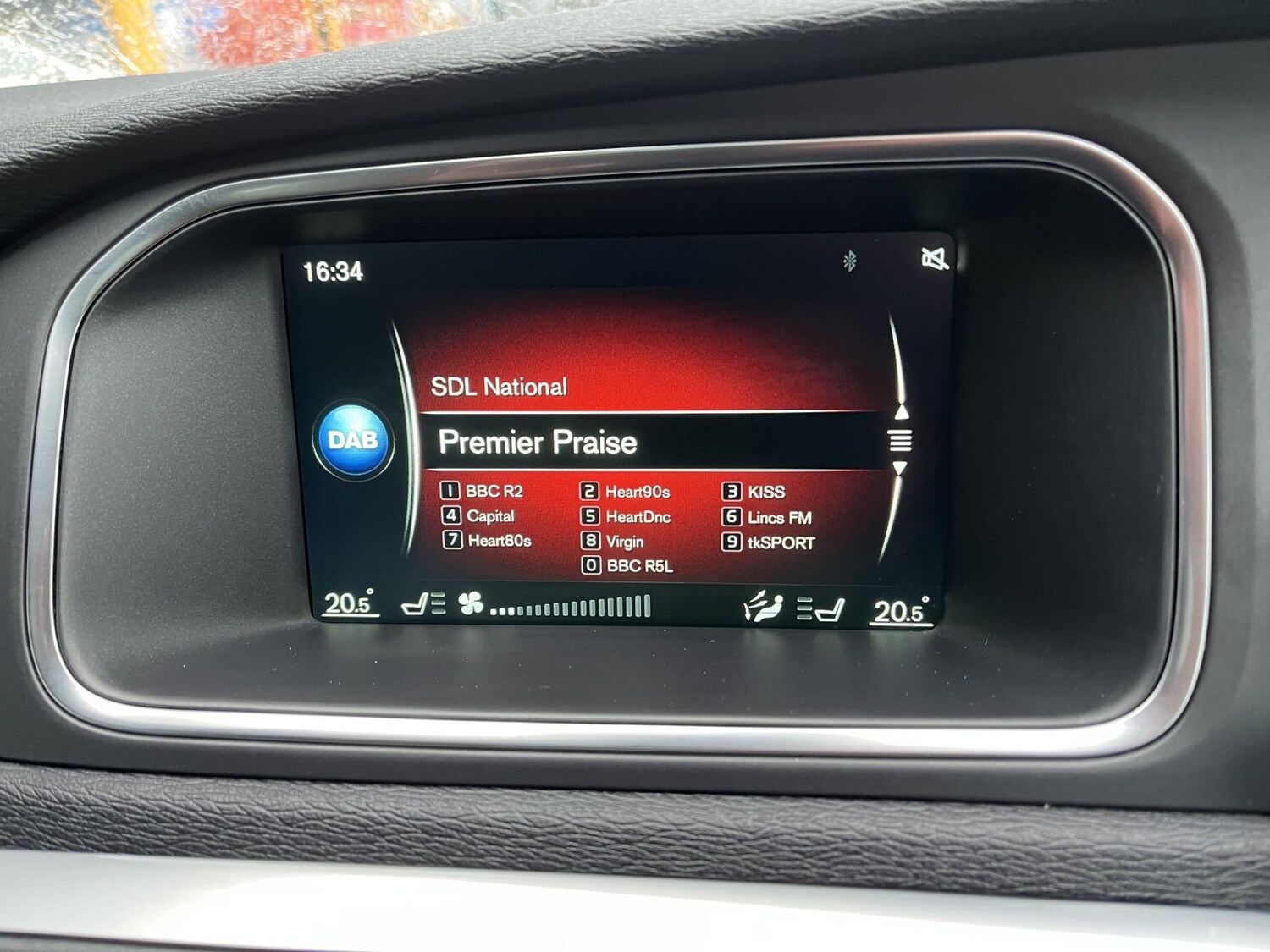 Used Volvo V40 2015 for sale - 78112128: Photo 32