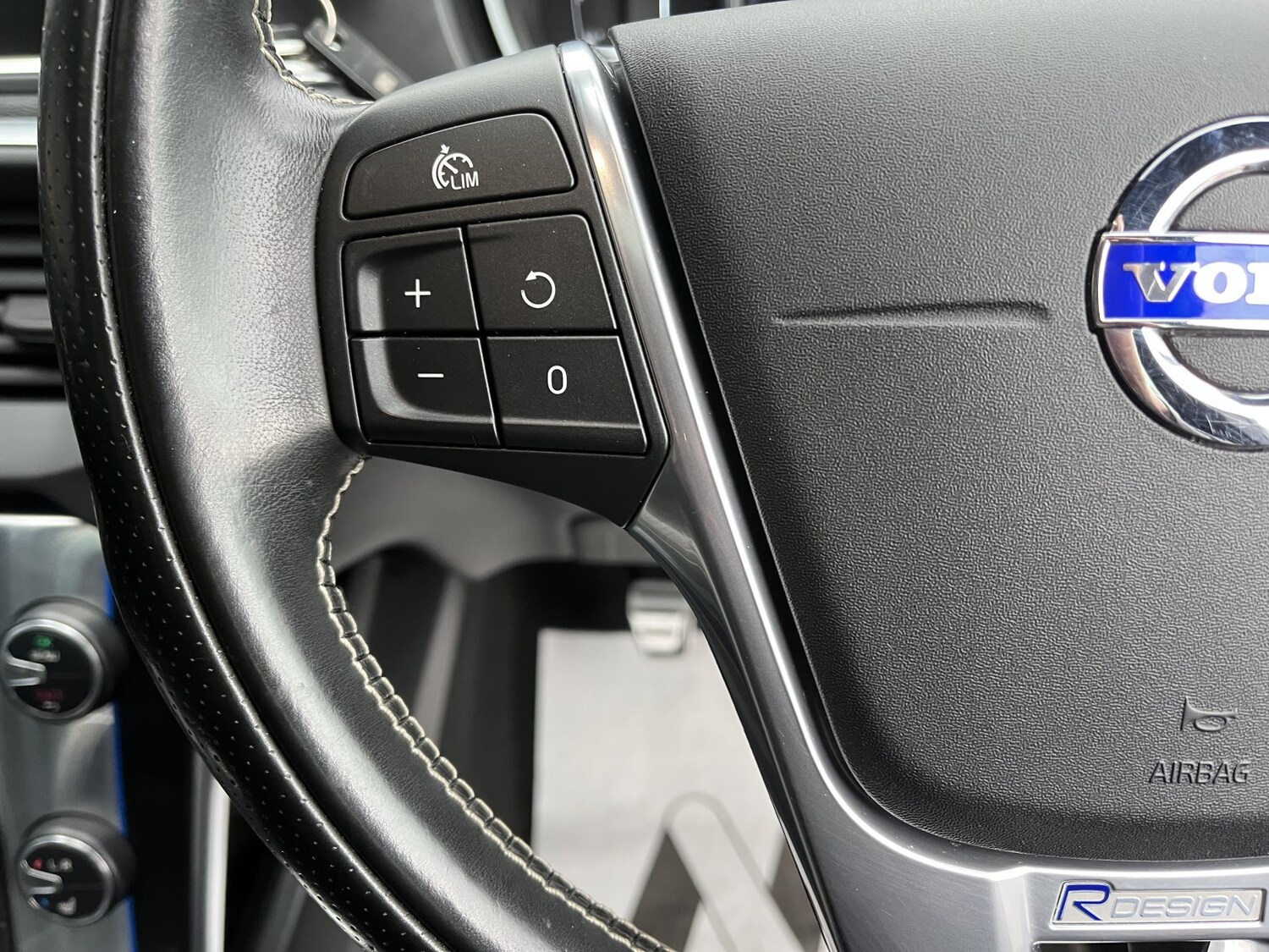 Used Volvo V40 2015 for sale - 78112128: Photo 39