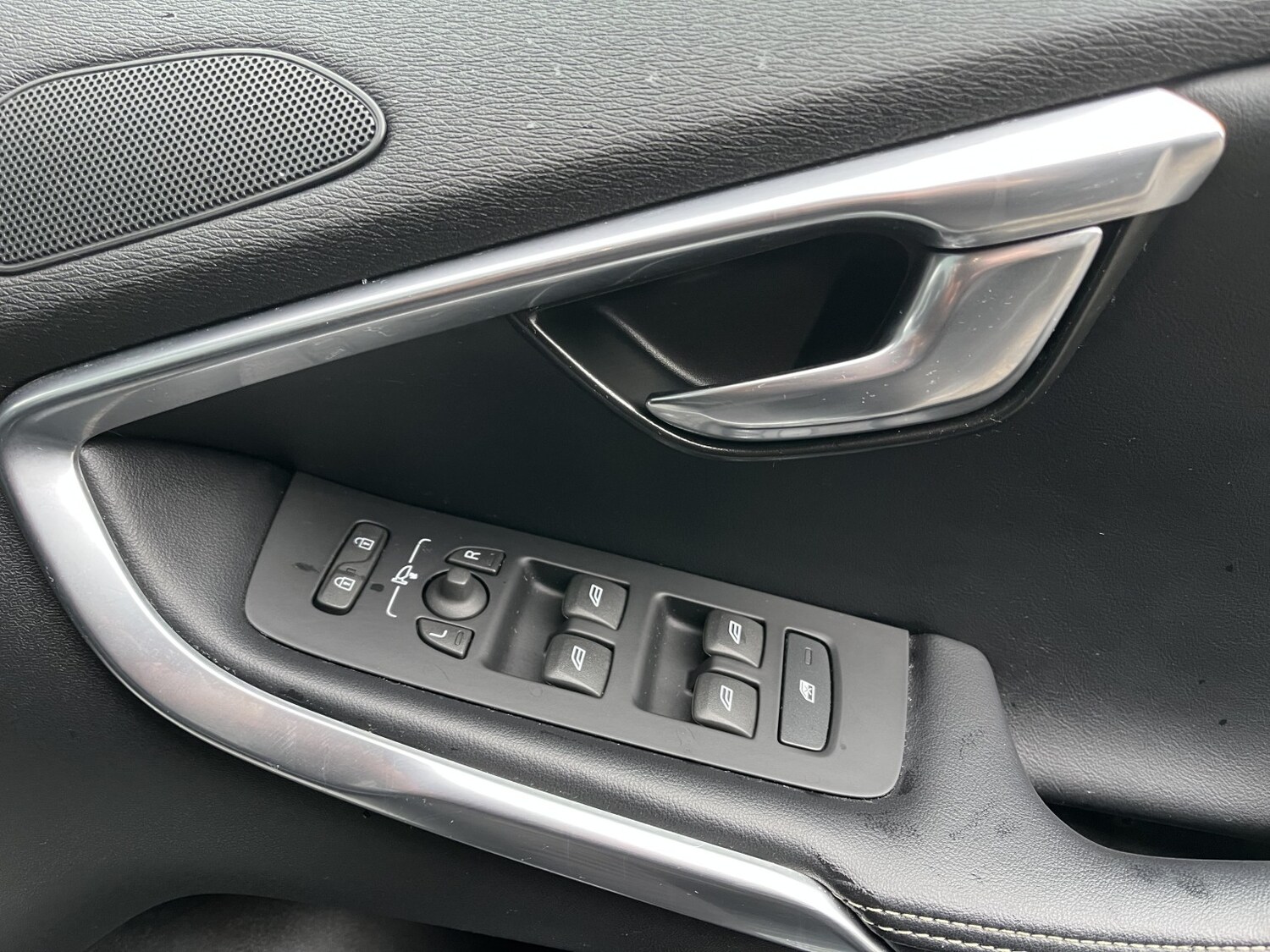 Used Volvo V40 2015 for sale - 78112128: Photo 43