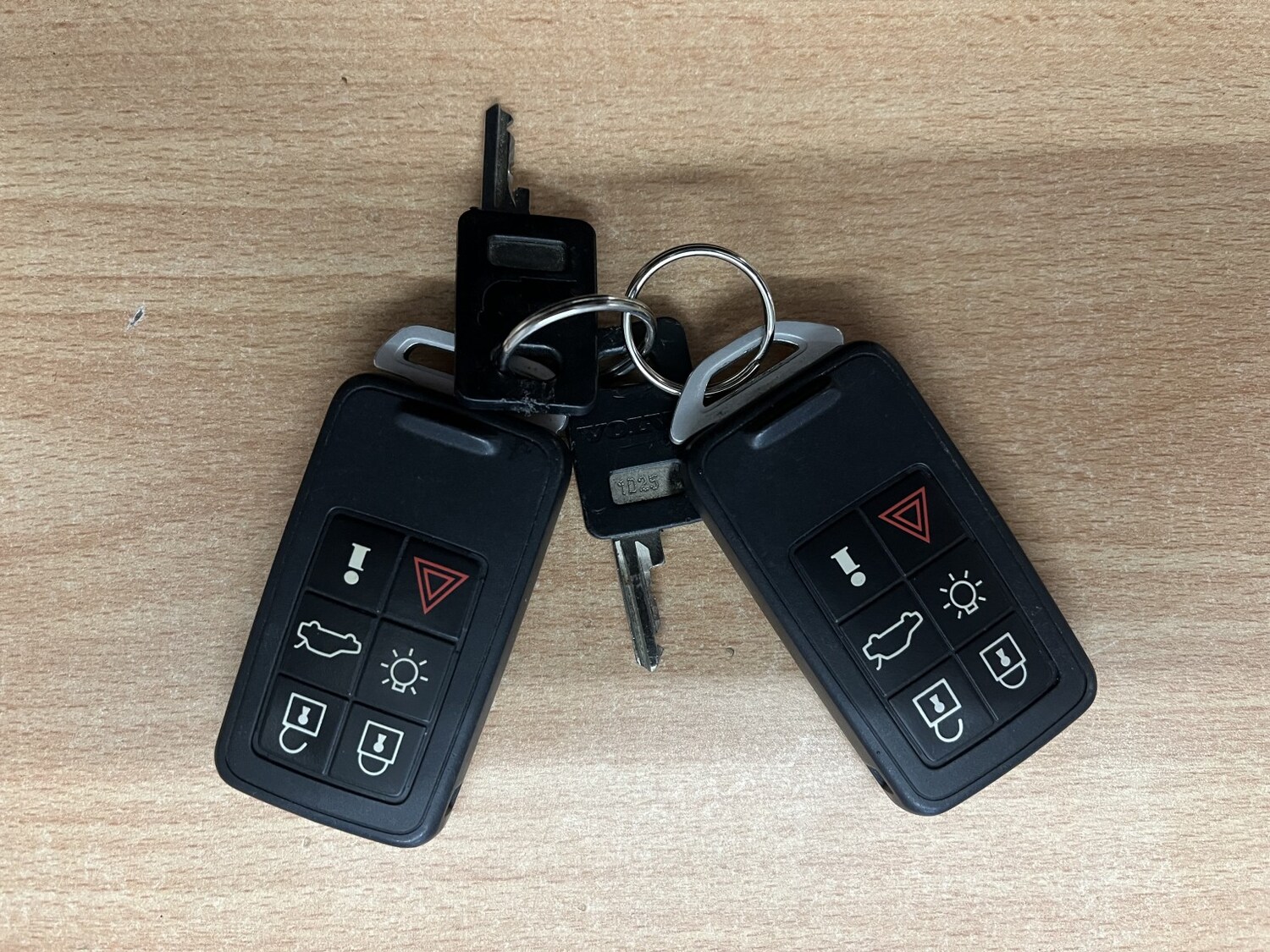 Used Volvo V40 2015 for sale - 78112128: Photo 51