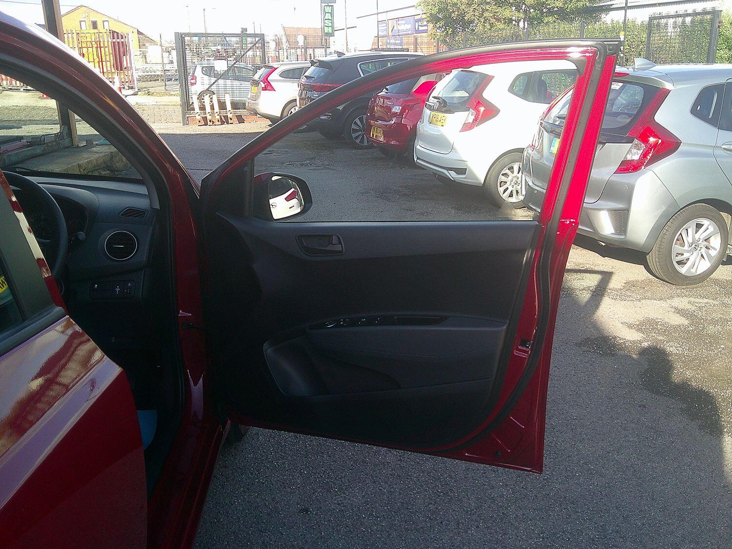 Used Hyundai i10 2017 for sale - 76107303: Photo 15