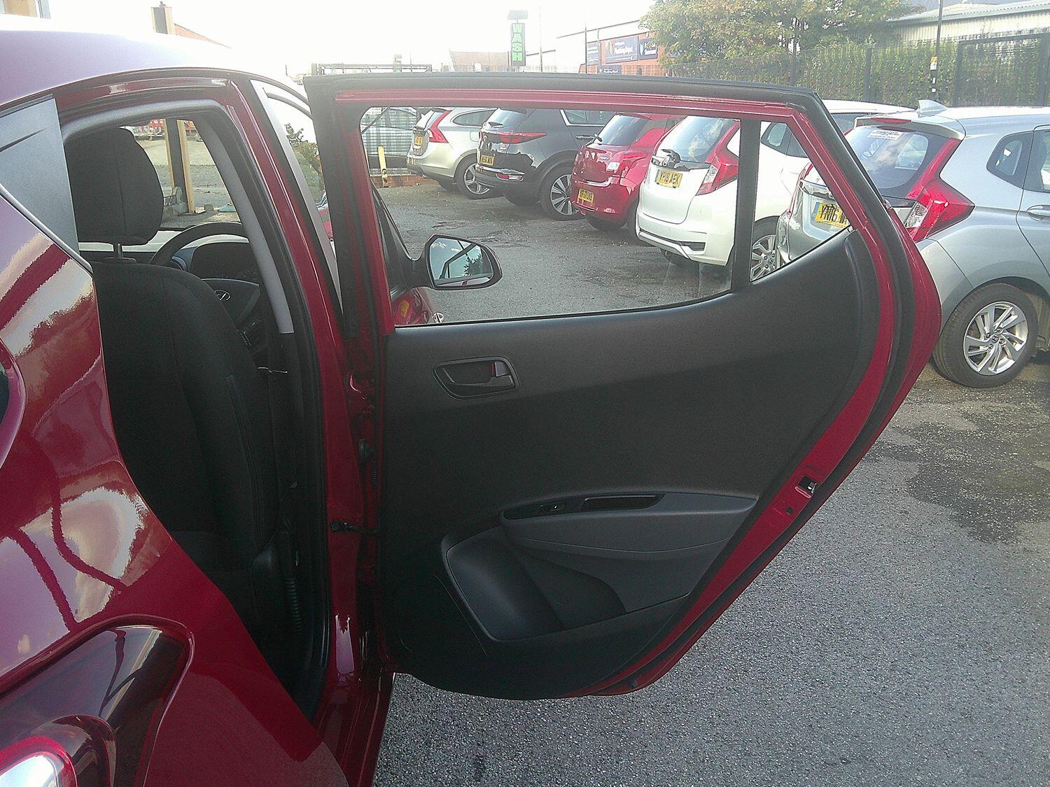 Used Hyundai i10 2017 for sale - 76107303: Photo 16