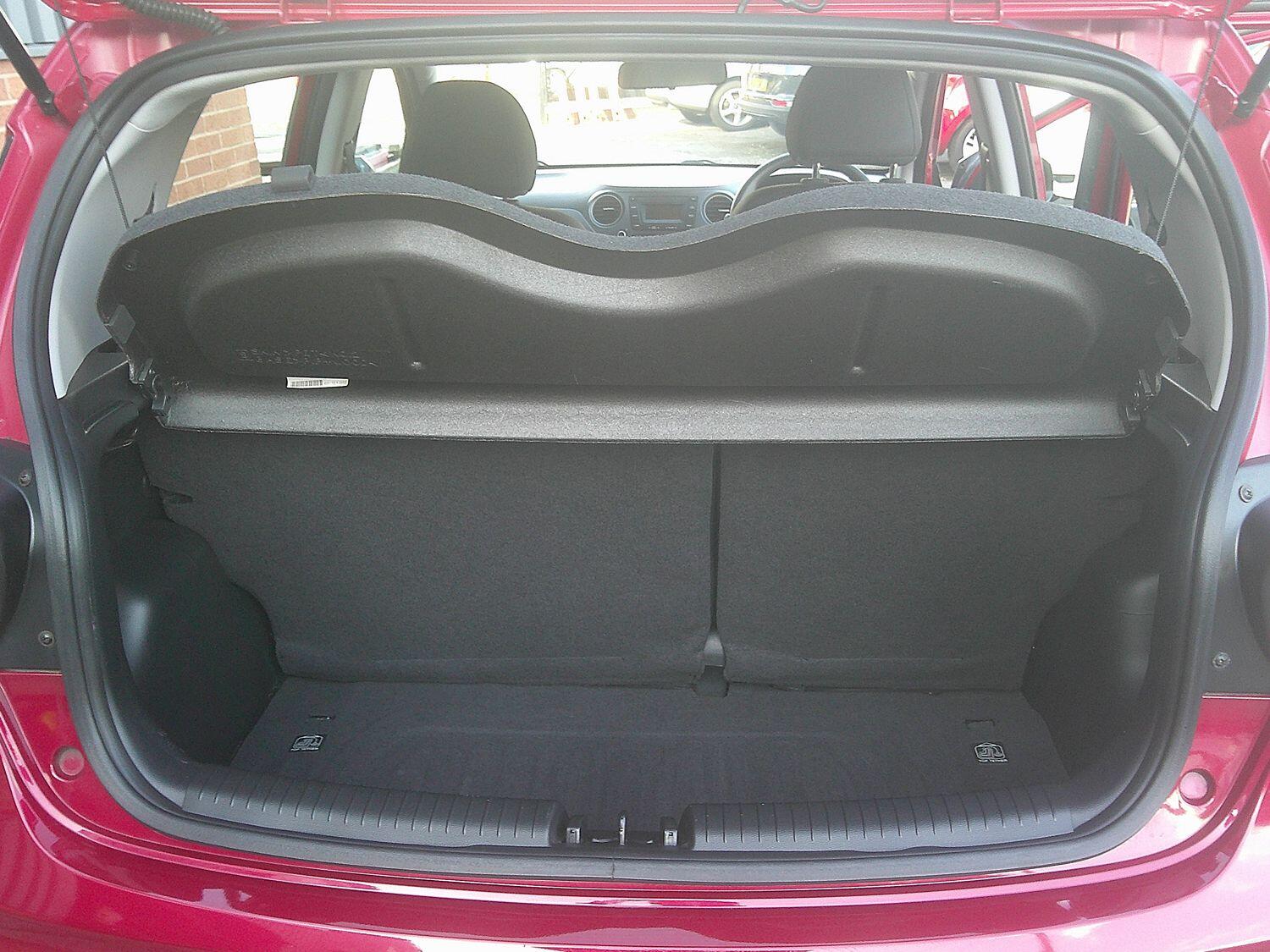 Used Hyundai i10 2017 for sale - 76107303: Photo 19