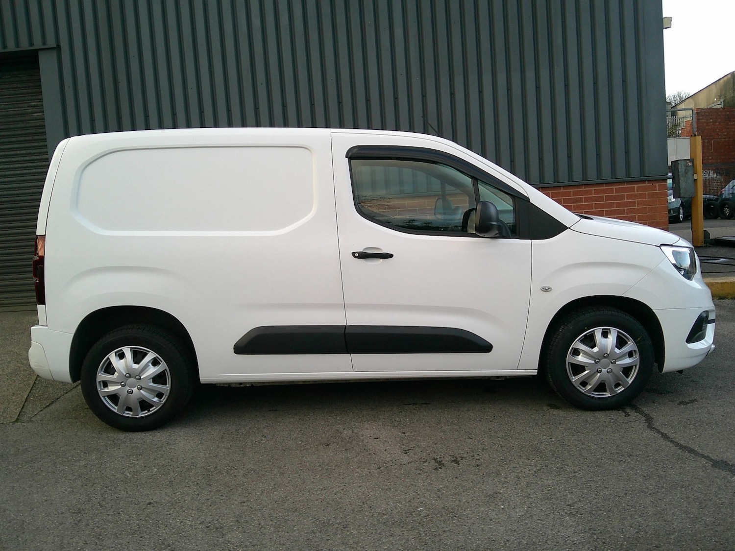 Used Vauxhall Combo 2020 for sale - 76904674: Photo 2
