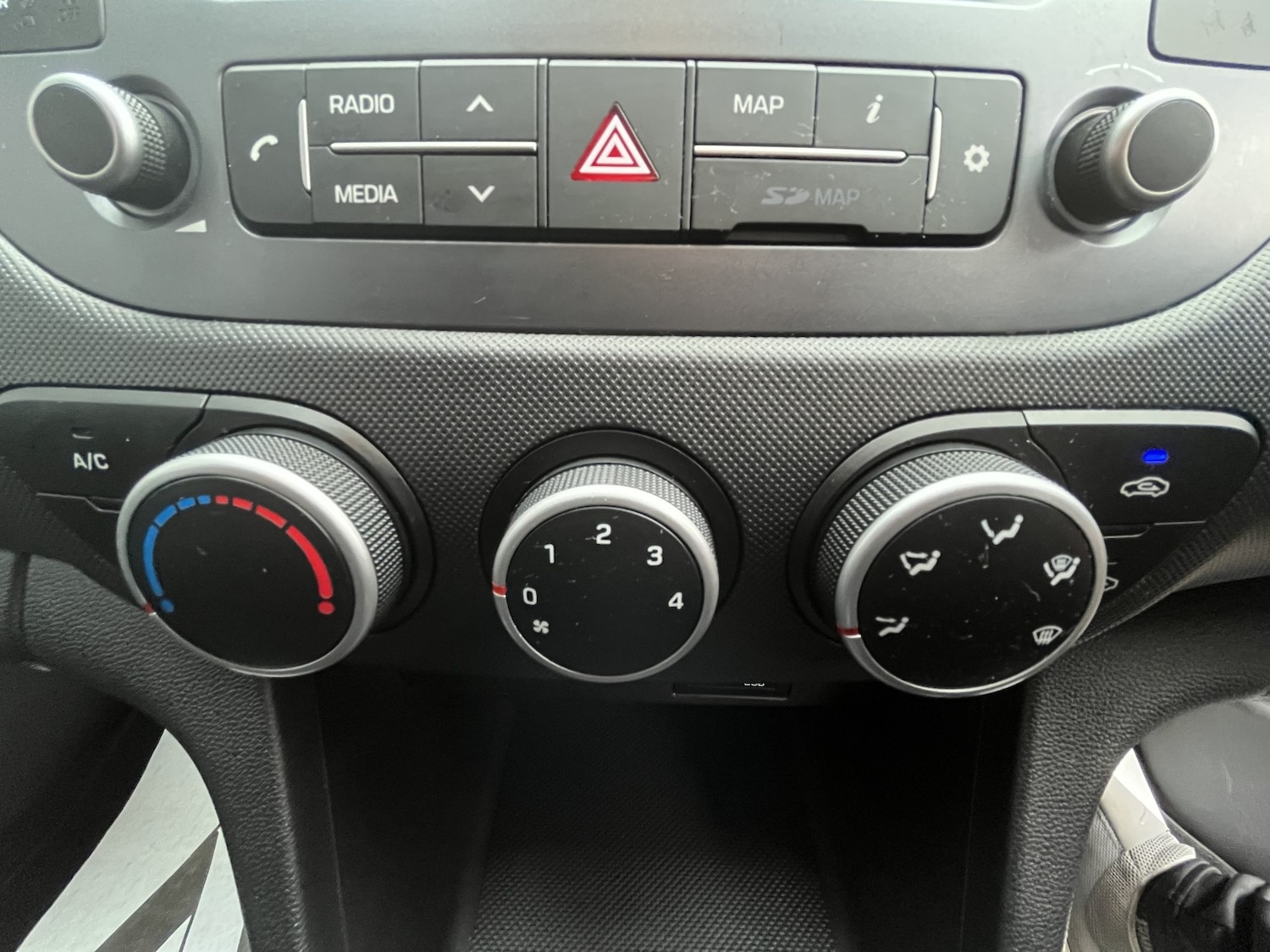 Used Hyundai i10 2018 for sale - 77213404: Photo 33