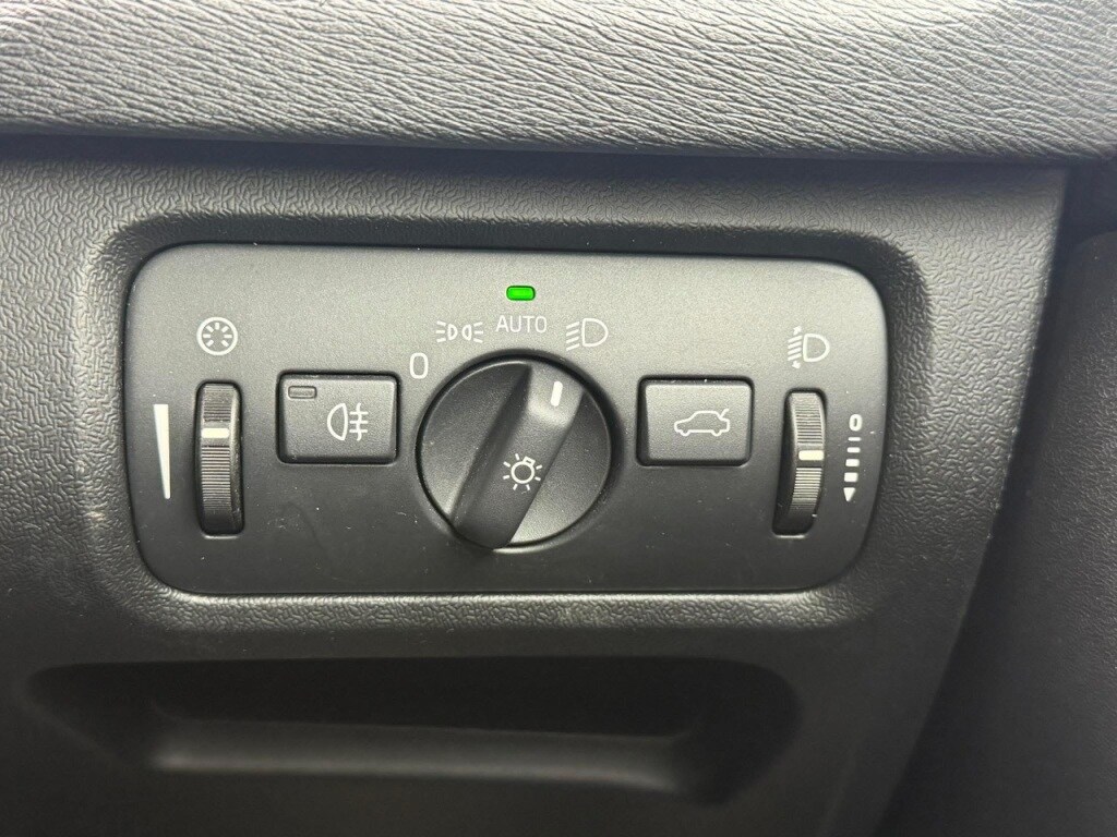 Used Volvo V40 2015 for sale - 78123876: Photo 30