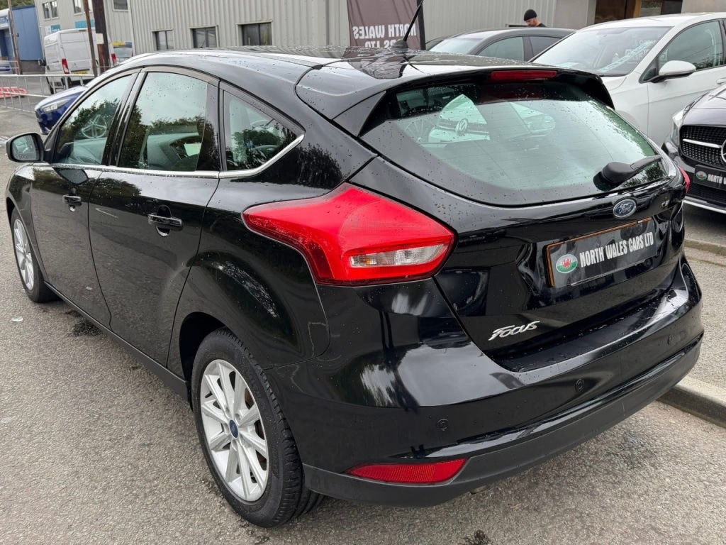 Used Ford Focus 2017 for sale - 76131993: Photo 2