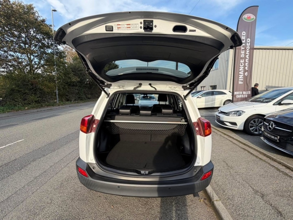 Used Toyota RAV4 2014 for sale - 76249353: Photo 9