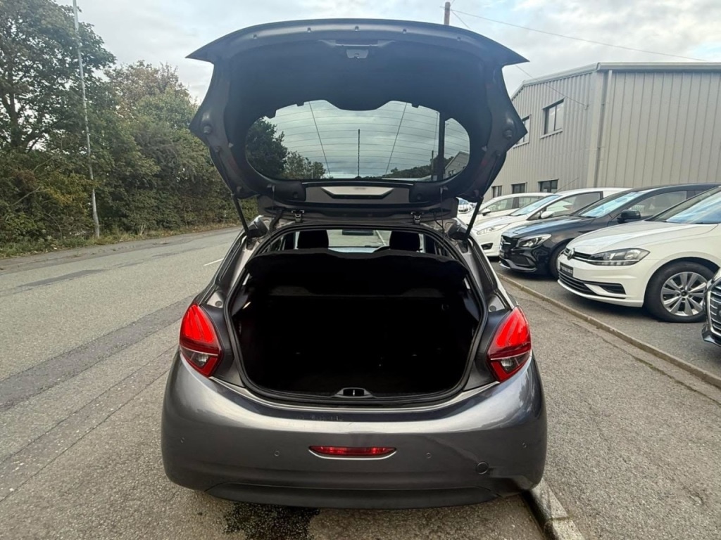 Used Peugeot 208 2017 for sale - 76132021: Photo 9