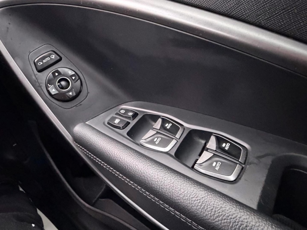 Used Hyundai Santa Fe 2015 for sale - 77306891: Photo 27