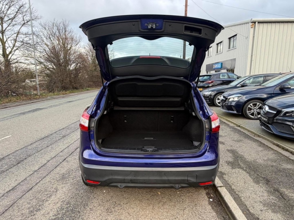 Used Nissan Qashqai 2015 for sale - 77318406: Photo 9