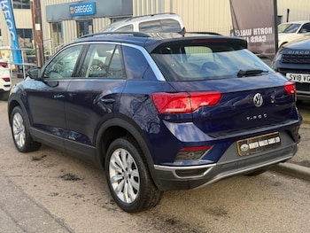 Used Volkswagen T-Roc 2019 for sale - 77743107: Photo