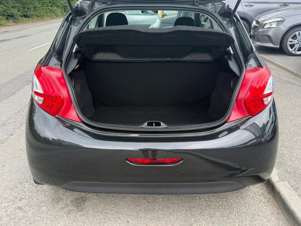 Used Peugeot 208 2013 for sale - 76132047: Photo 10