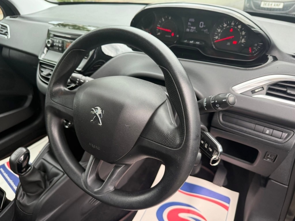 Used Peugeot 208 2013 for sale - 76132047: Photo 11