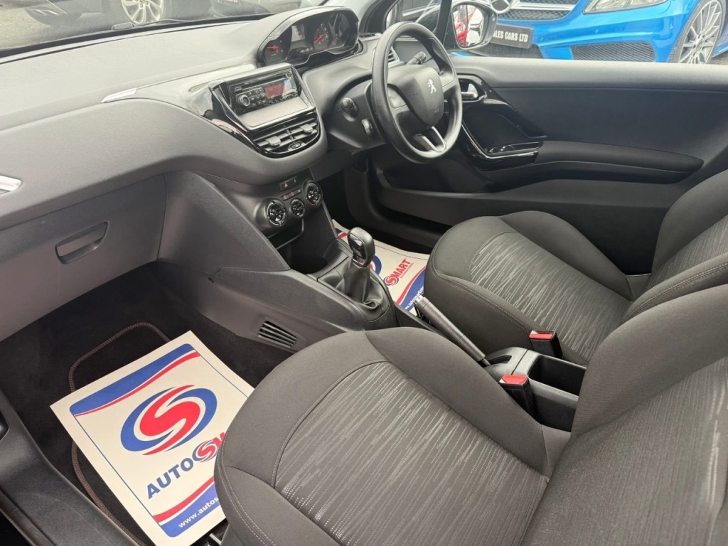 Used Peugeot 208 2013 for sale - 76132047: Photo 15