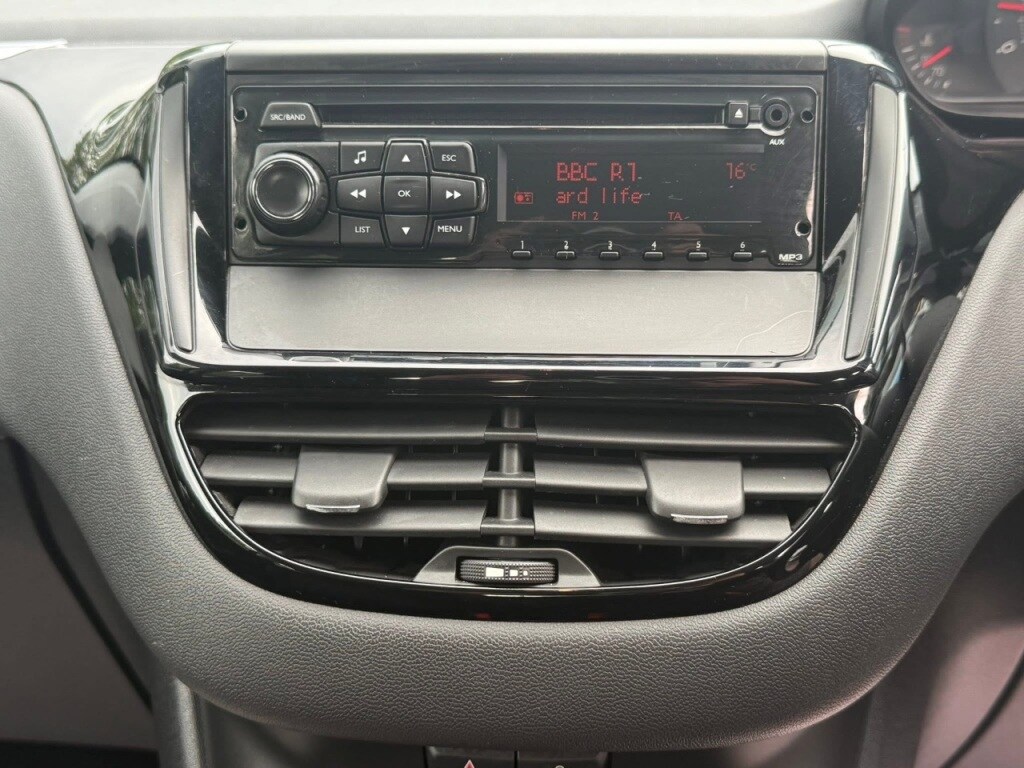 Used Peugeot 208 2013 for sale - 76132047: Photo 21