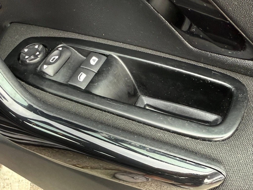 Used Peugeot 208 2013 for sale - 76132047: Photo 24