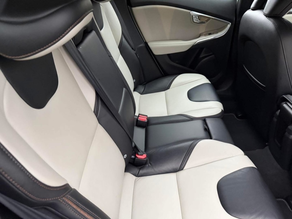 Used Volvo V40 2014 for sale - 76422173: Photo 16