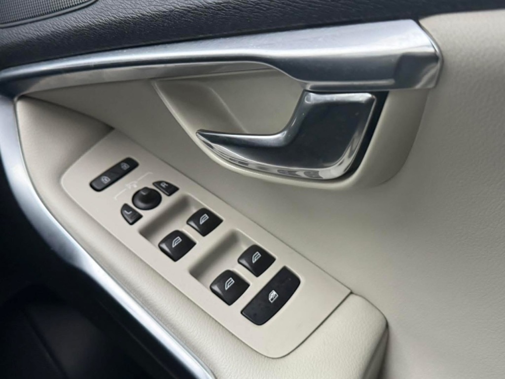 Used Volvo V40 2014 for sale - 76422173: Photo 28