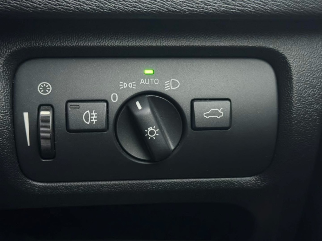 Used Volvo V40 2014 for sale - 76422173: Photo 29