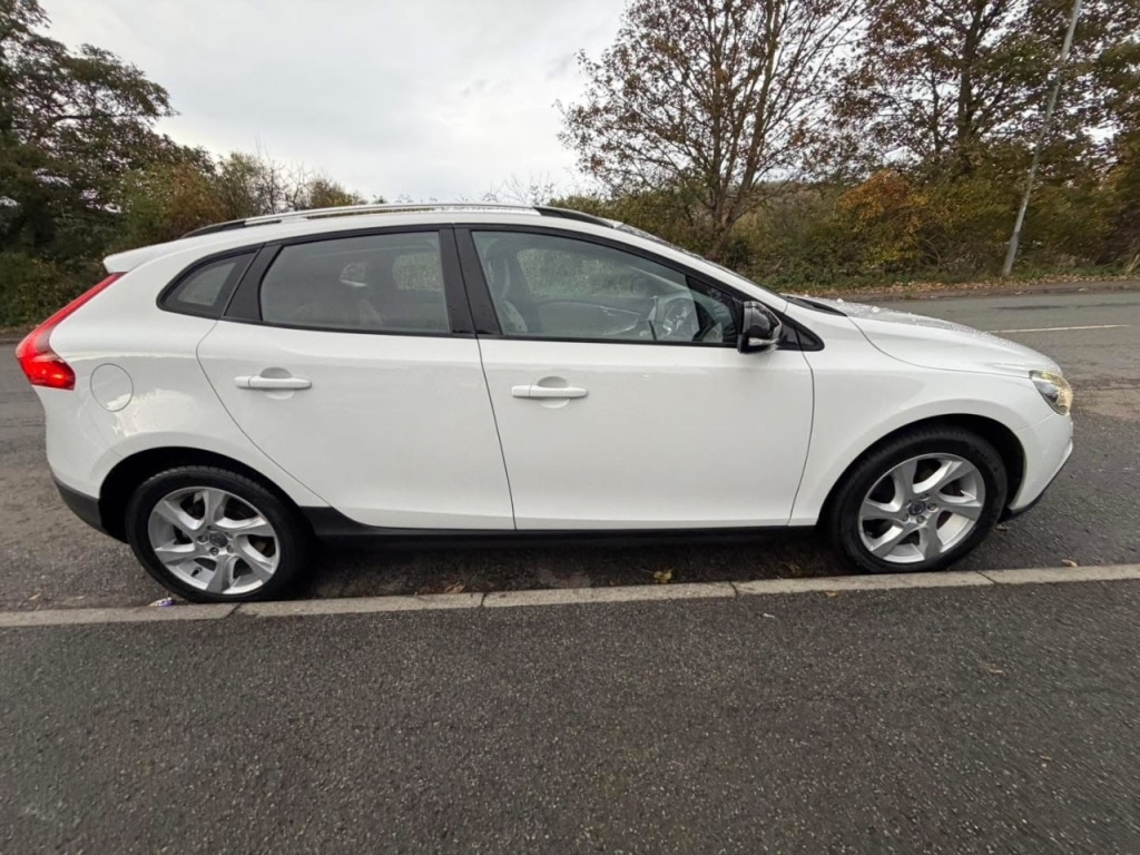 Used Volvo V40 2014 for sale - 76422173: Photo 6