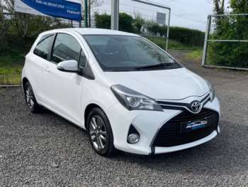 Used Toyota Yaris 2015 for sale - 74921926: Photo