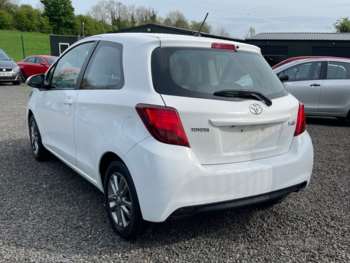 Used Toyota Yaris 2015 for sale - 74921926: Photo