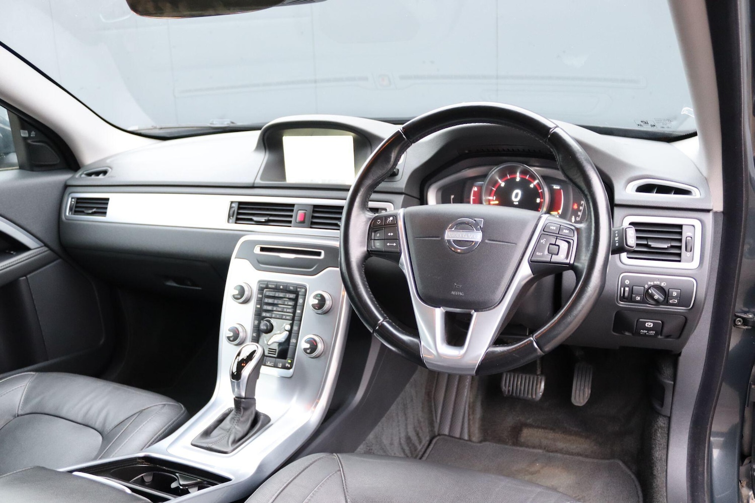 Used Volvo V70 for sale - 77722666: Photo 2