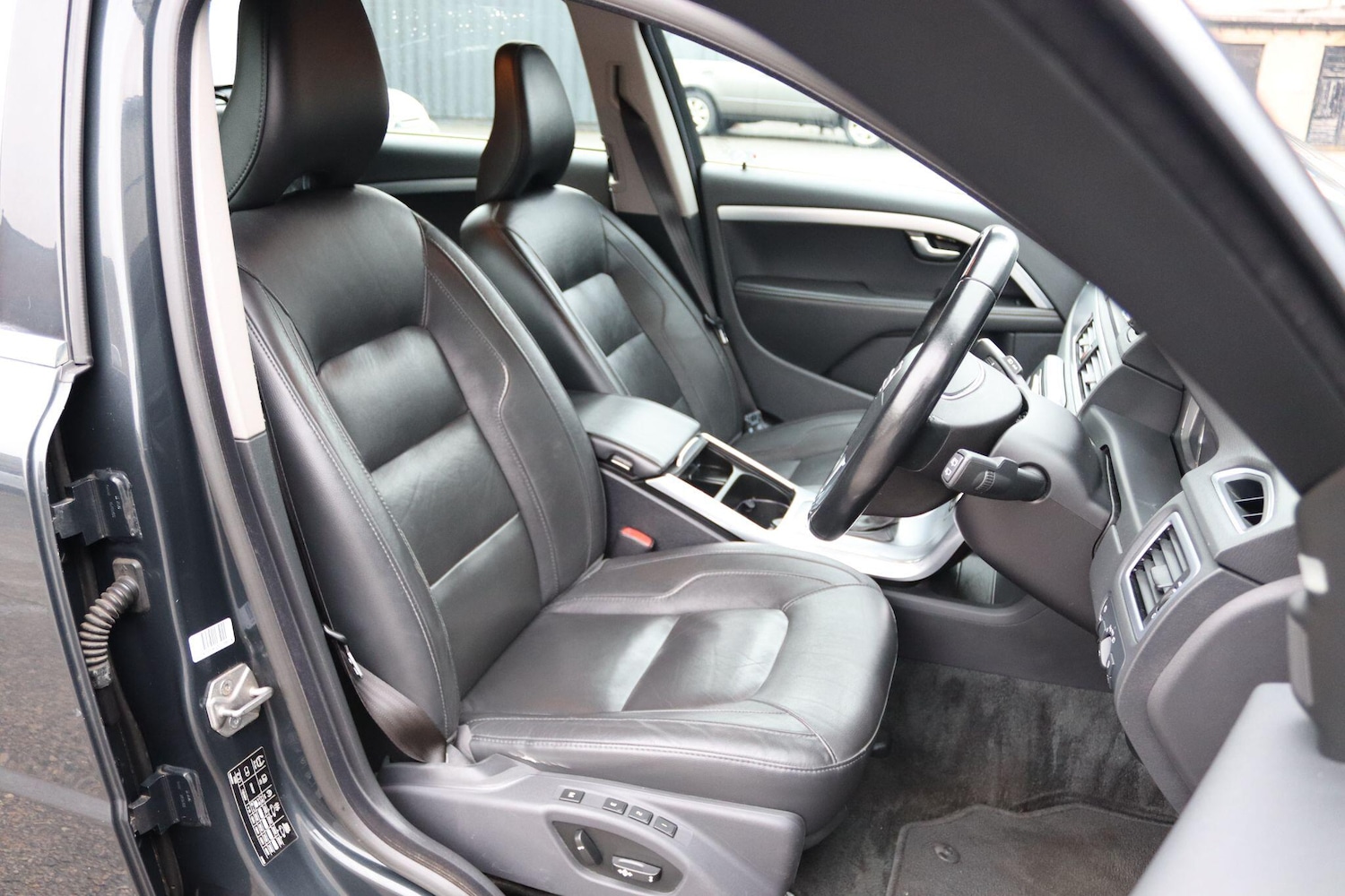 Used Volvo V70 for sale - 77722666: Photo 3