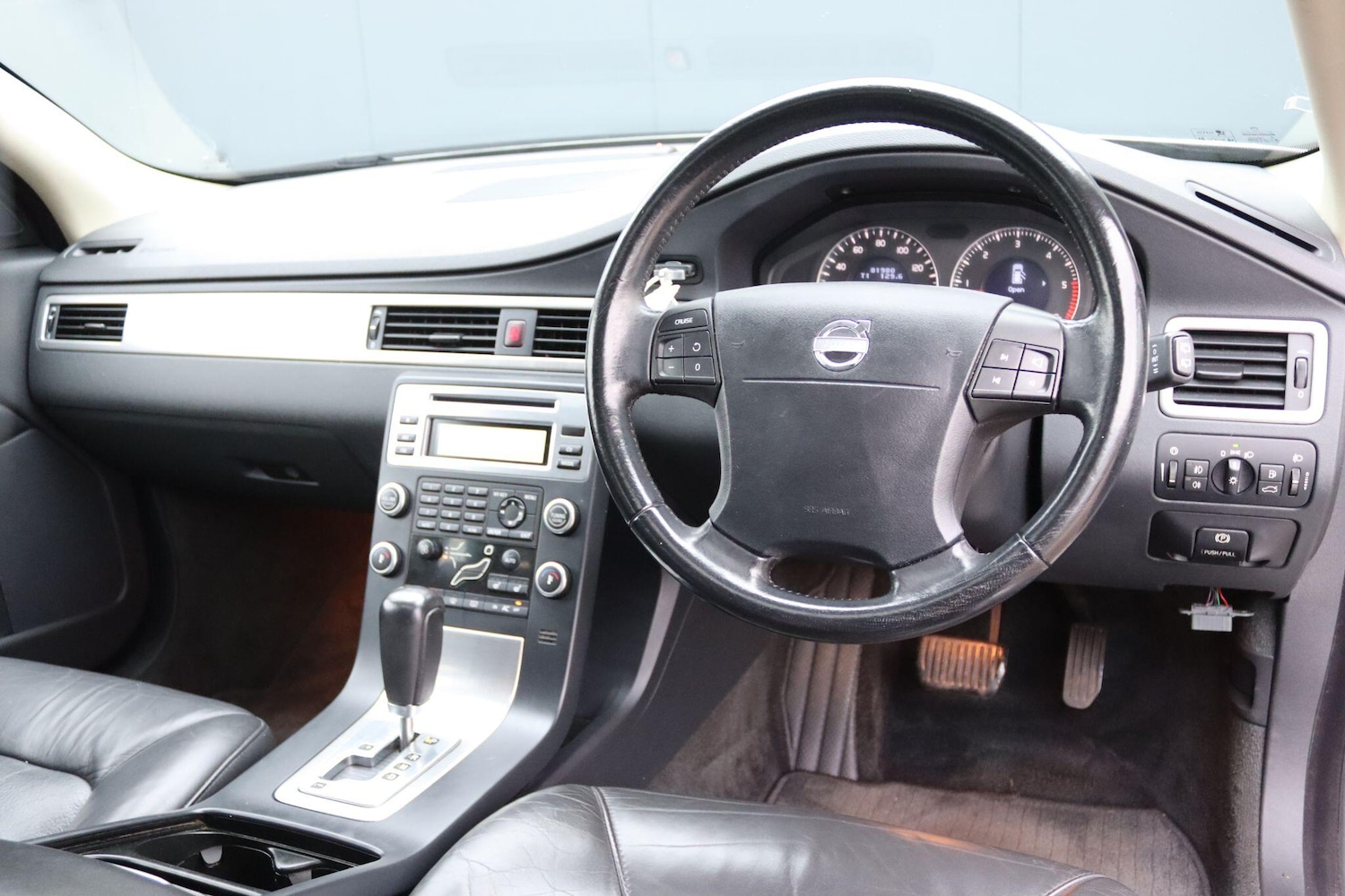 Used Volvo V70 for sale - 77722565: Photo 2