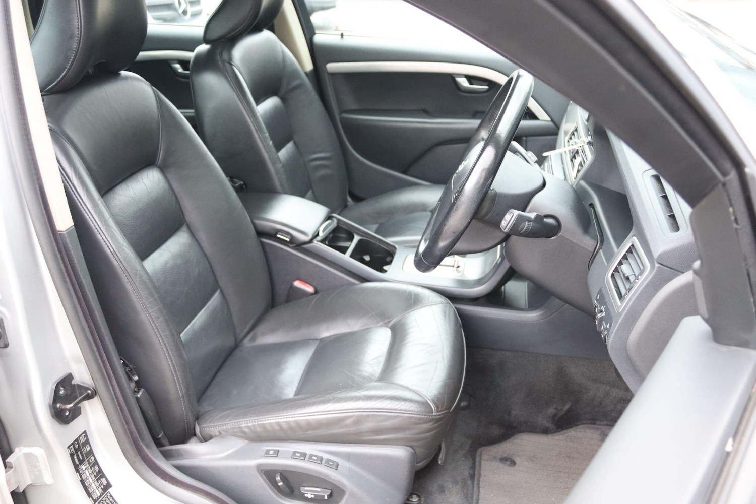 Used Volvo V70 for sale - 77722565: Photo 3