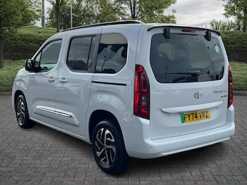 Used Toyota PROACE CITY Verso 2024 for sale - 76389741: Photo