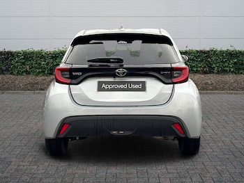 Used Toyota Yaris 2024 for sale - 76563178: Photo